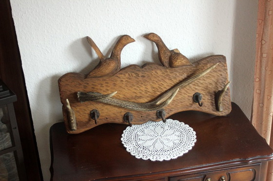 Image 1 of Eccezionale armadio in legno con corna e 4 ganci in metallo