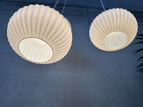 Image 1 of 3x lámparas colgantes 'japandi' - teca y opalina