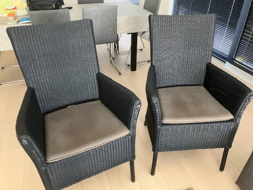 2 poltrone Lloyd Loom nere con cuscino