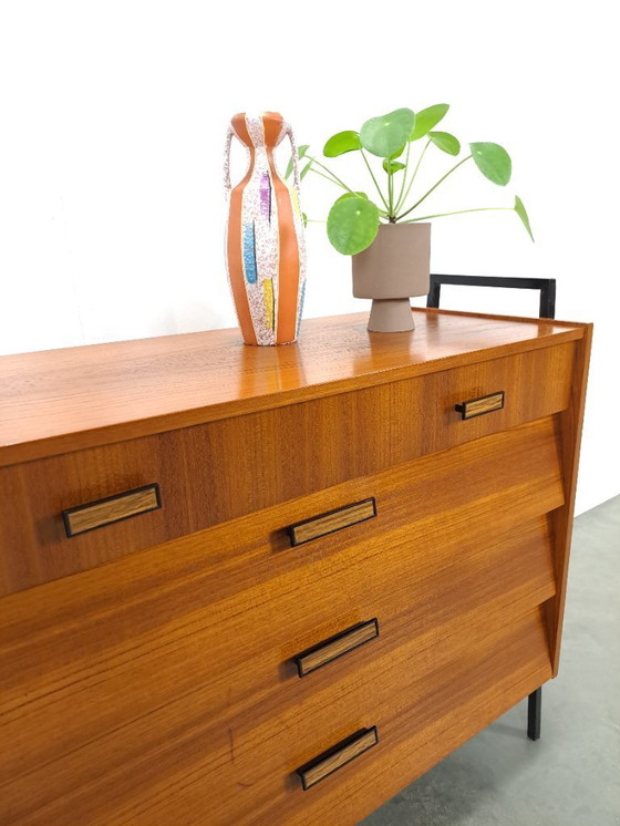 Image 1 of Teak schoenenkast met zwart metalen poten, nr. 1