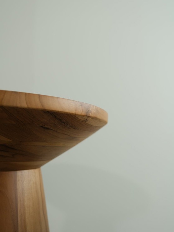 Image 1 of Tava Beistelltisch aus massivem Teakholz
