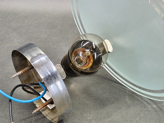 Image 1 of Een paar Tsjechische art-deco wandlampen van mat glas, jaren 1940.