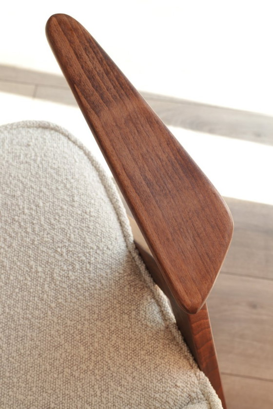 Image 1 of Fauteuil scandinave blanc cassé en bouclette, signé Chierowski