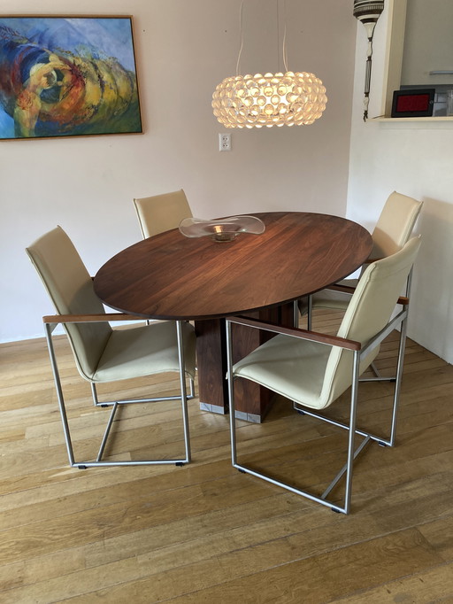 Eethoek van Hans Daalder, ovale tafel Art + 4 stoelen 