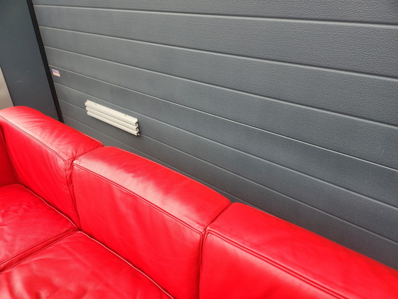 Image 1 of Cassina - LC2 3-Sitzer-Sofa aus rotem Leder von Le Corbusier