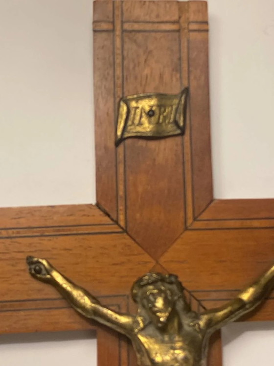 Wandkreuz aus Eichenholz – Vergoldeter Messing-Christus – INRI-Kartusche – Frankreich 1920er-1950er Jahre (photo 3 of 6)
