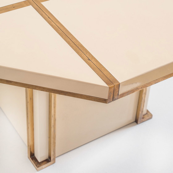 Image 1 of Mesa de comedor extensible, Jean-Claude Mahey, madera lacada y latón dorado, 70’s – Francia
