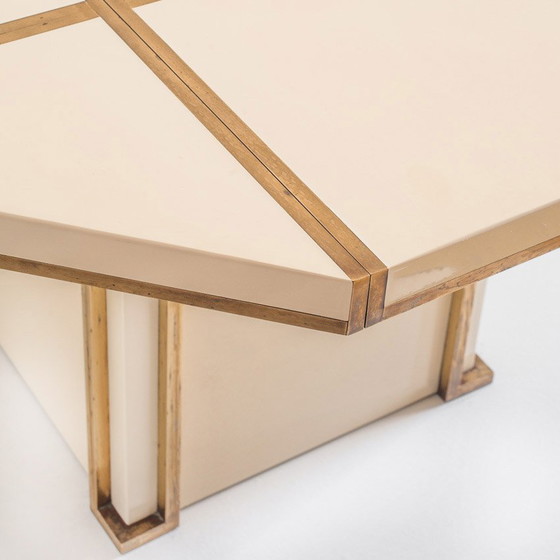 Image 1 of Mesa de comedor extensible, Jean-Claude Mahey, madera lacada y latón dorado, 70’s – Francia