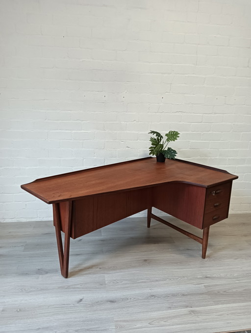 Boomerang Bureau, Peter Løvig Nielsen per Hedensted Möbelfabrik 