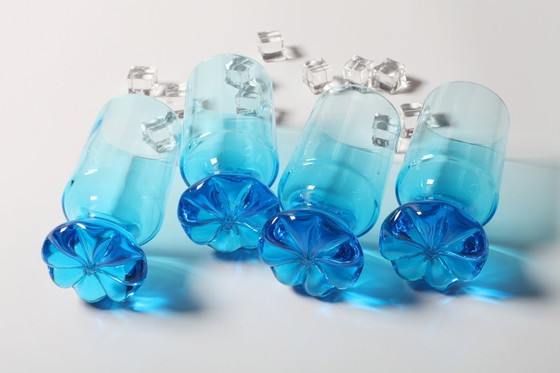 Image 1 of Ensemble de 4 verres vintage uniques bleu vif / Verres rares et massifs / Italie / Années 1960