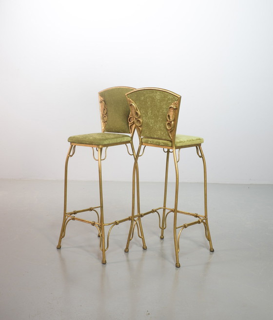 Image 1 of Tabourets de bar Cobra dorés avec tapisserie en velours vert citron, 1970. Ensemble de 2.