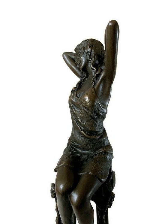 Image 1 of Élégante dame de bronze