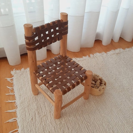 Image 1 of Silla pequeña de madera y cuero