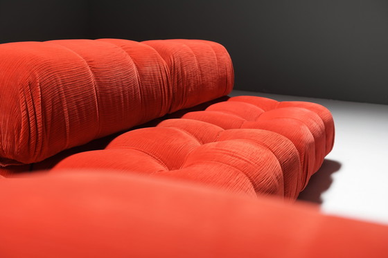 Image 1 of Modulaire bank Mario Bellini "Camaleonda" in rood ribfluweel - Vroege B&B Italia ed.