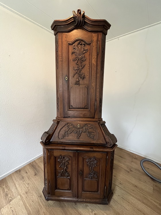 Image 1 of Antieke 18de eeuwse Luikse hoekkast