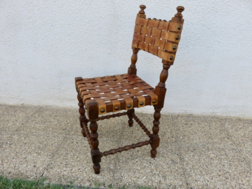 Sedia spagnola in legno massello di quercia e spesse cinghie di cuoio color cognac, anni '30-'40. – eetkamerstoelen, Leather