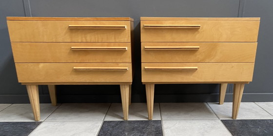 Image 1 of Ensemble de 2 tables de chevet en bois blond des années 1960