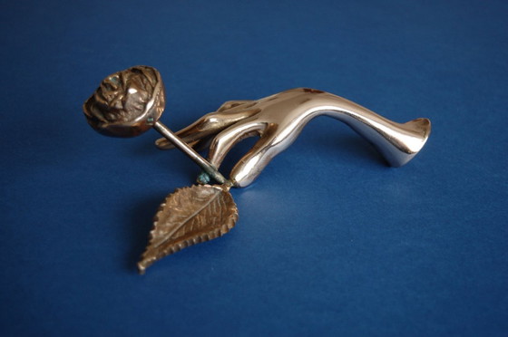 Image 1 of Escultura de mano de bronce con flor, Yves Lohé (firmada)