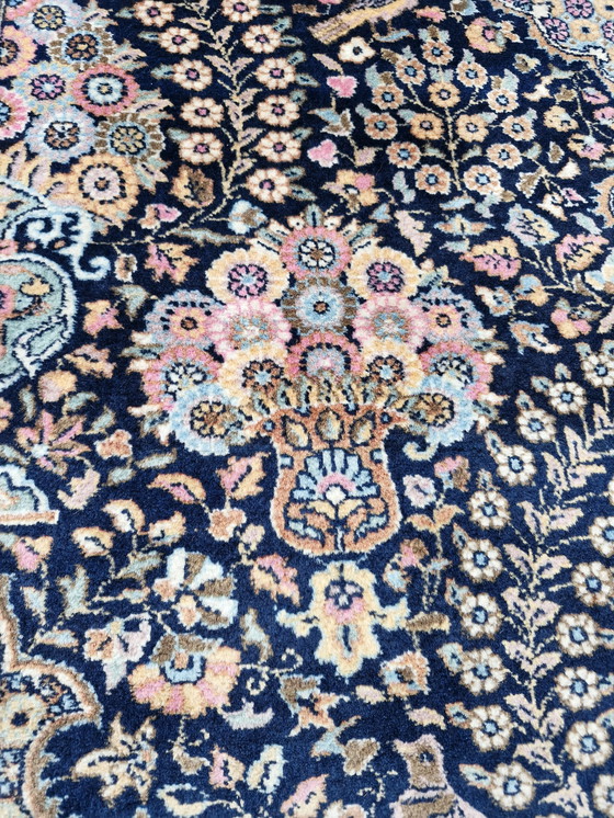 Image 1 of Handmade vintage tapijt