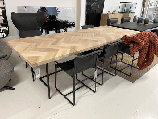 Pilat&Pilat Brugt Table