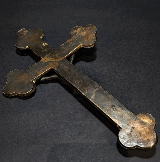 Crocifisso antico in bronzo – Cristo in rilievo – Croce decorata, XIX secolo – Oggetti decorativi, Bronze (photo 5 of 8)