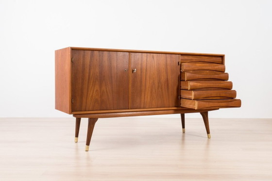 Image 1 of Credenza scandinava in teak, stile Mid-Century Modern, di Sven Andersen, del 1960.