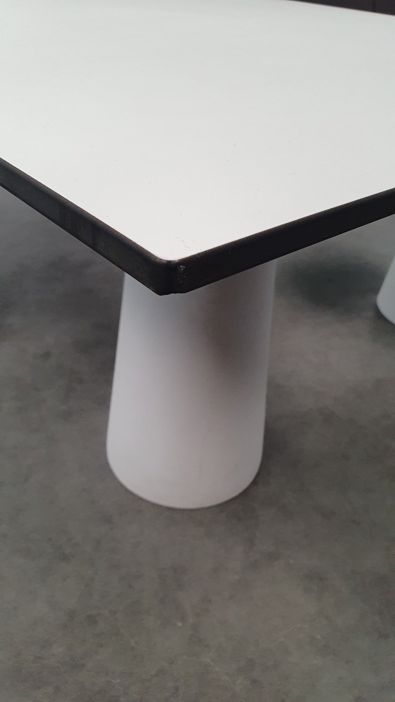 Image 1 of Moooi mesa contenedor + pie extra bajo blanco clásico diseño holandés mesa de jardín exterior/interior marcel wanders