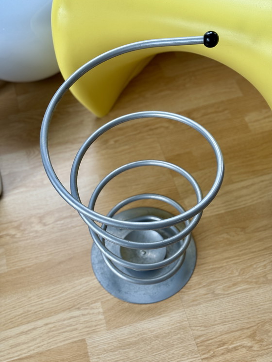 Image 1 of Porte-parapluies vintage en métal spiralé, style milieu du siècle / postmoderne années 80/90