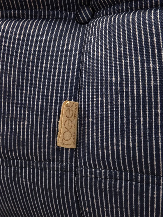 Image 1 of Ligne Roset Togo - 1 posto e pouf - tessuto gessato blu