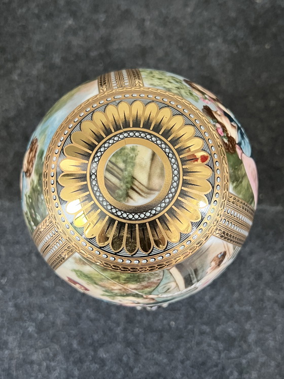 Image 1 of Großes Limoges-Ei mit Fuß und Messingbeschlägen