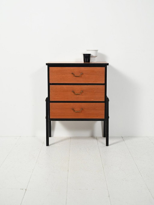 Piccola cassettiera scandinava laccata nera degli anni '50