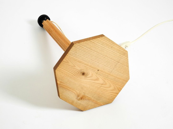 Image 1 of Grote, zeldzame vloer- of tafellamp uit de jaren 60 van grenenfineer — Scandinavische productie | Hoogte 120 cm