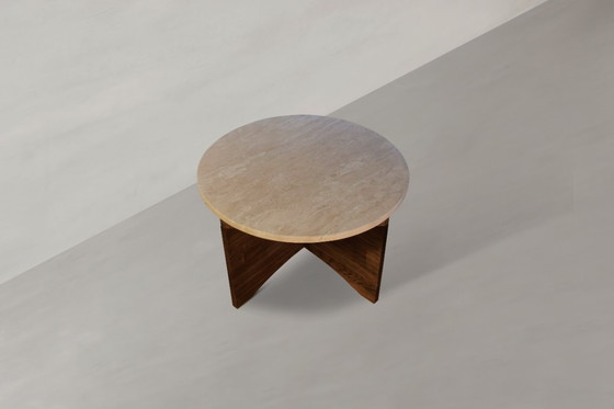 Image 1 of Couchtisch rotunda Travertin aus Naturstein und Massivholz Eiche