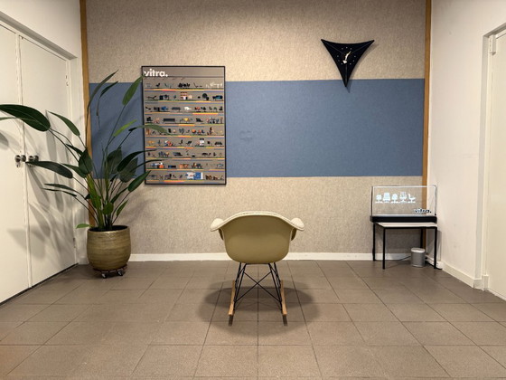 Herman Miller | Eames | RAR | Crème Fiberglass & Grijze Bouclé | 2 Stuks – Schommelstoelen, Metal, Textile (photo 5 of 14)