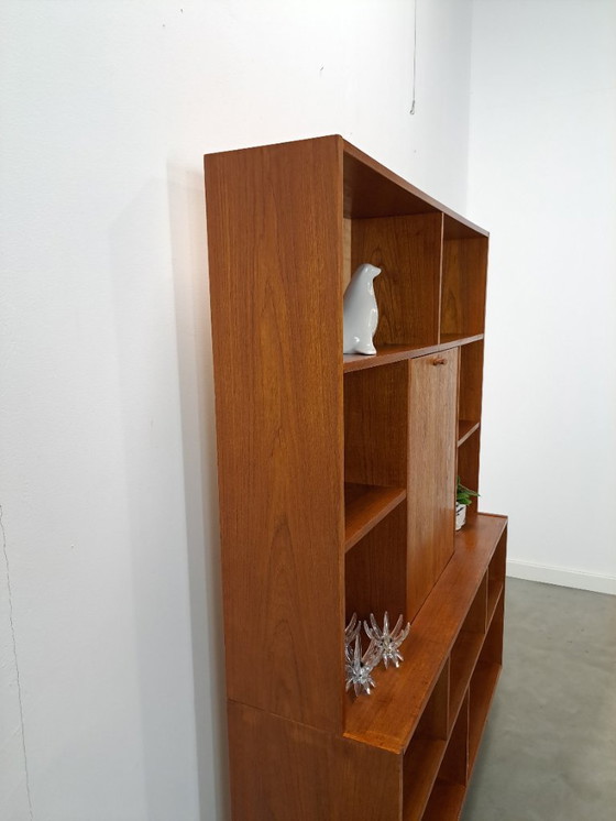 Image 1 of Vitrine danoise en teck haut de gamme avec bar