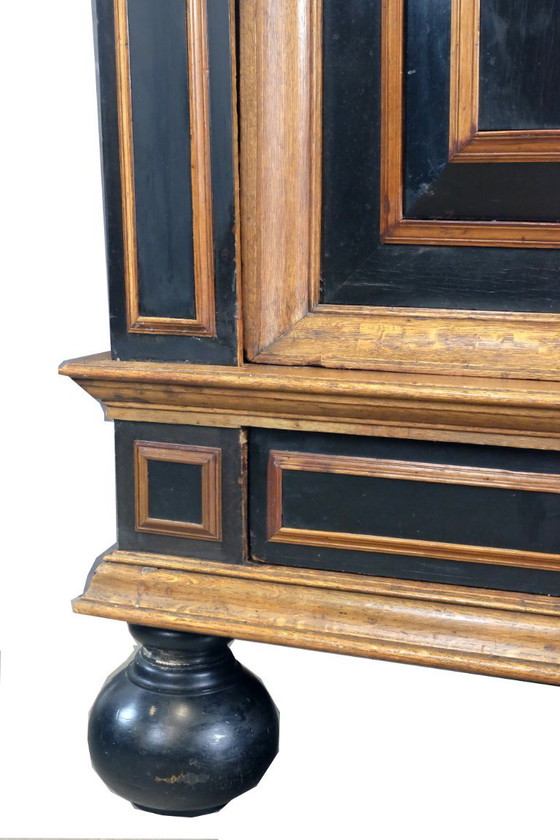 Image 1 of Credenza Zeeland del XVII secolo, in rovere.