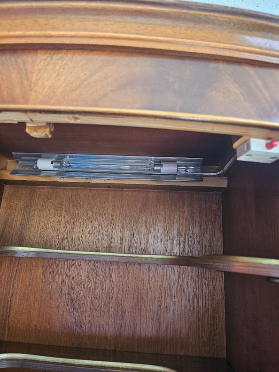 Image 1 of Barkast massief notelaar 