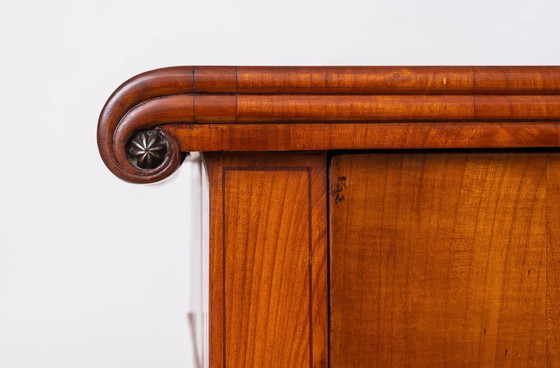 Image 1 of Cómoda Biedermeier de madera de cerezo, mediados del siglo XIX.