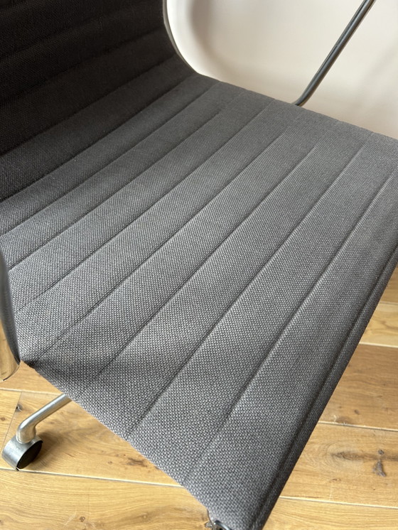 Image 1 of Chaise Eames en aluminium Vitra