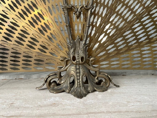 Parascintille in ottone vintage – stile Hollywood Regency, a forma di ventaglio e riccamente decorato