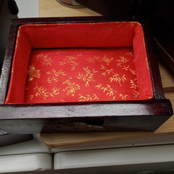 Image 1 of Portagioielli in legno di ciliegio e giada