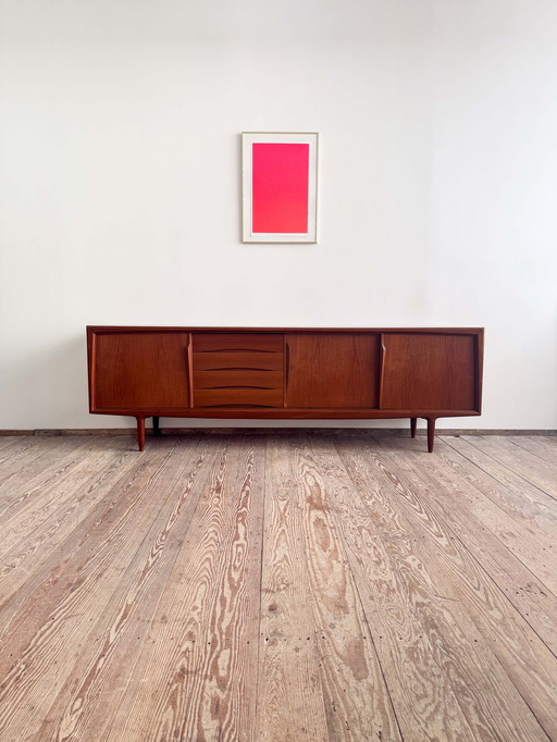 Mid Century Danish Sideboard en teck par Axel Christensen Odder pour Odder Møbler