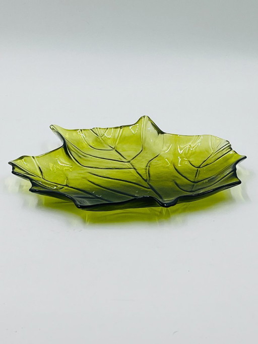 Vassoio portaoggetti vintage in vetro verde a forma di foglia, anni '70