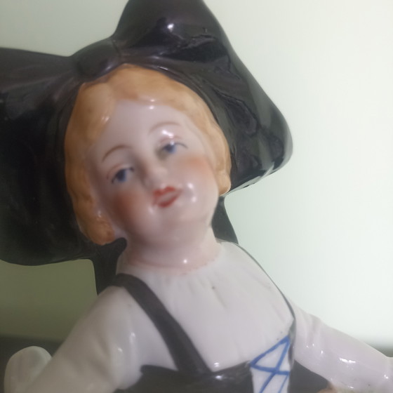 Antique Porcelain Figurine – Alsatian Girl with Goose (ca. 1900) – Table accessories, Ceramic (photo 5 of 9)