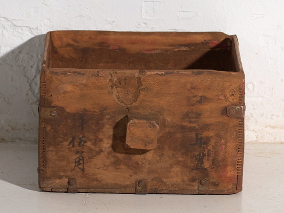 Antica misura per grano Dou in legno di olmo, Cina, circa 1920, Oggetti decorativi, Ferro, Nero, Rustic (foto 5 di 7)