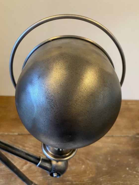 Image 1 of Lampe de bureau Jieldé jielde 2 bras de 40cm et 25cm avec base étau graphite industriel Jean Louis Domecq 1950 vintage