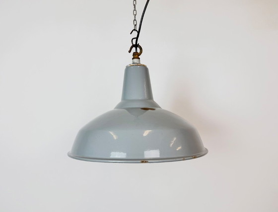 Industrial British Grey Enamel Factory Pendant Lamp, 1960s – Iron (photo 2 of 17)