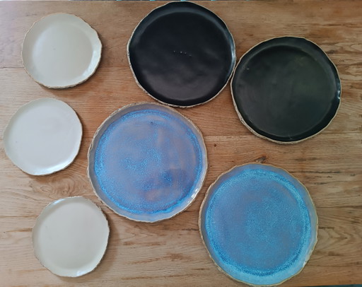 7 handgefertigte Keramikteller von Kari Ceramics