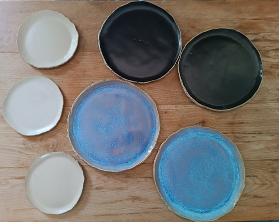 Image 1 of 7 handgefertigte Keramikteller von Kari Ceramics