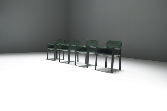 Image 1 of Ensemble vintage de rares chaises Cab 413 vert foncé par Mario Bellini - Cassina Italy
